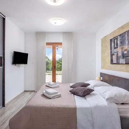 3br Istrian Erla W/ Private Pool - Happy